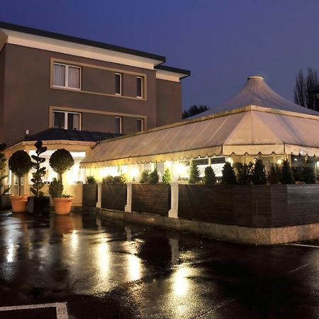 Bivius Hotel Restaurant Luxembourg Strassen Bagian luar foto