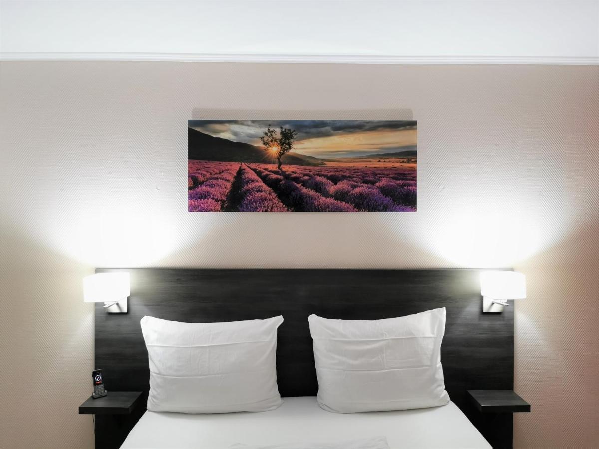 Bivius Hotel Restaurant Luxembourg Strassen Bagian luar foto