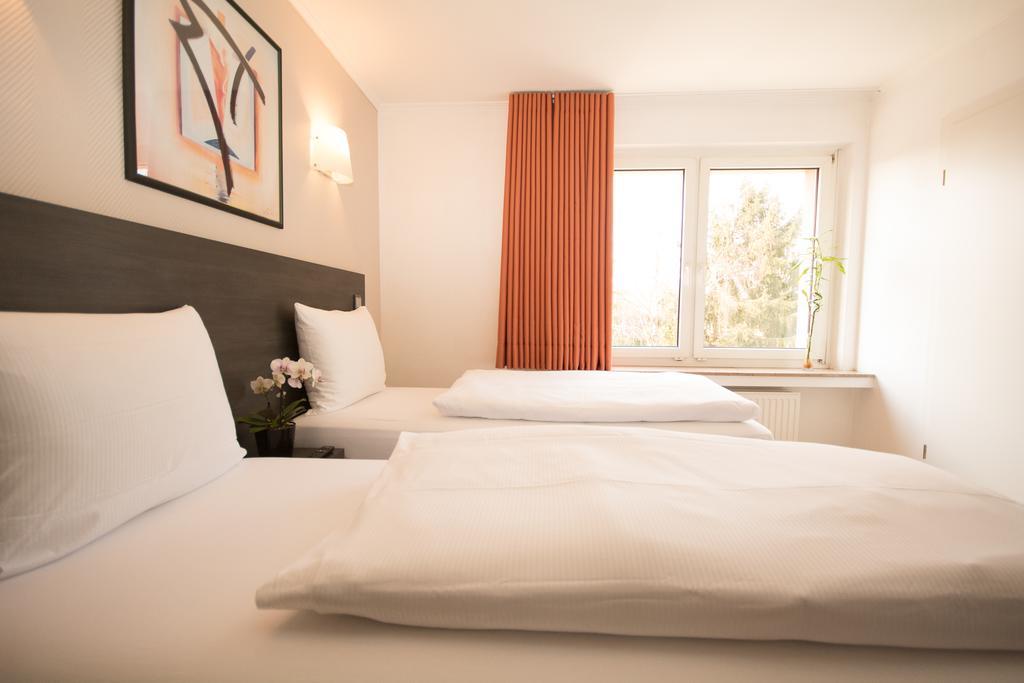Bivius Hotel Restaurant Luxembourg Strassen Bagian luar foto