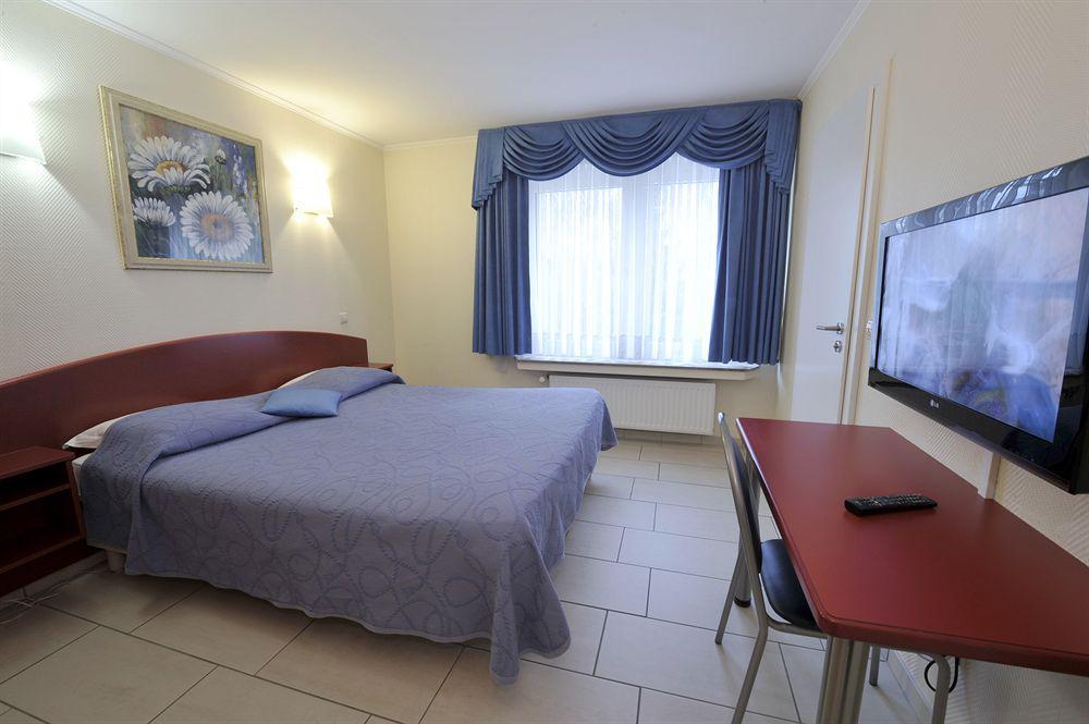 Bivius Hotel Restaurant Luxembourg Strassen Bagian luar foto