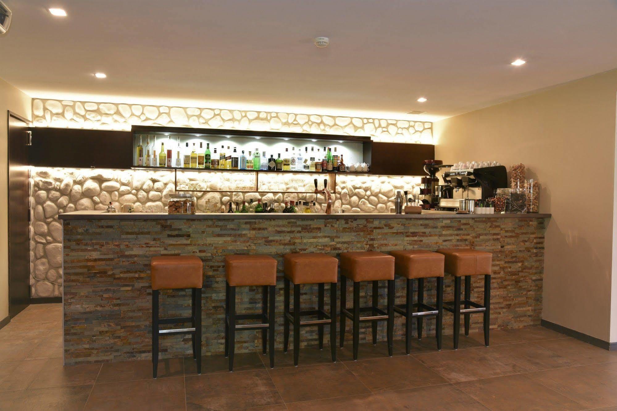 Bivius Hotel Restaurant Luxembourg Strassen Bagian luar foto