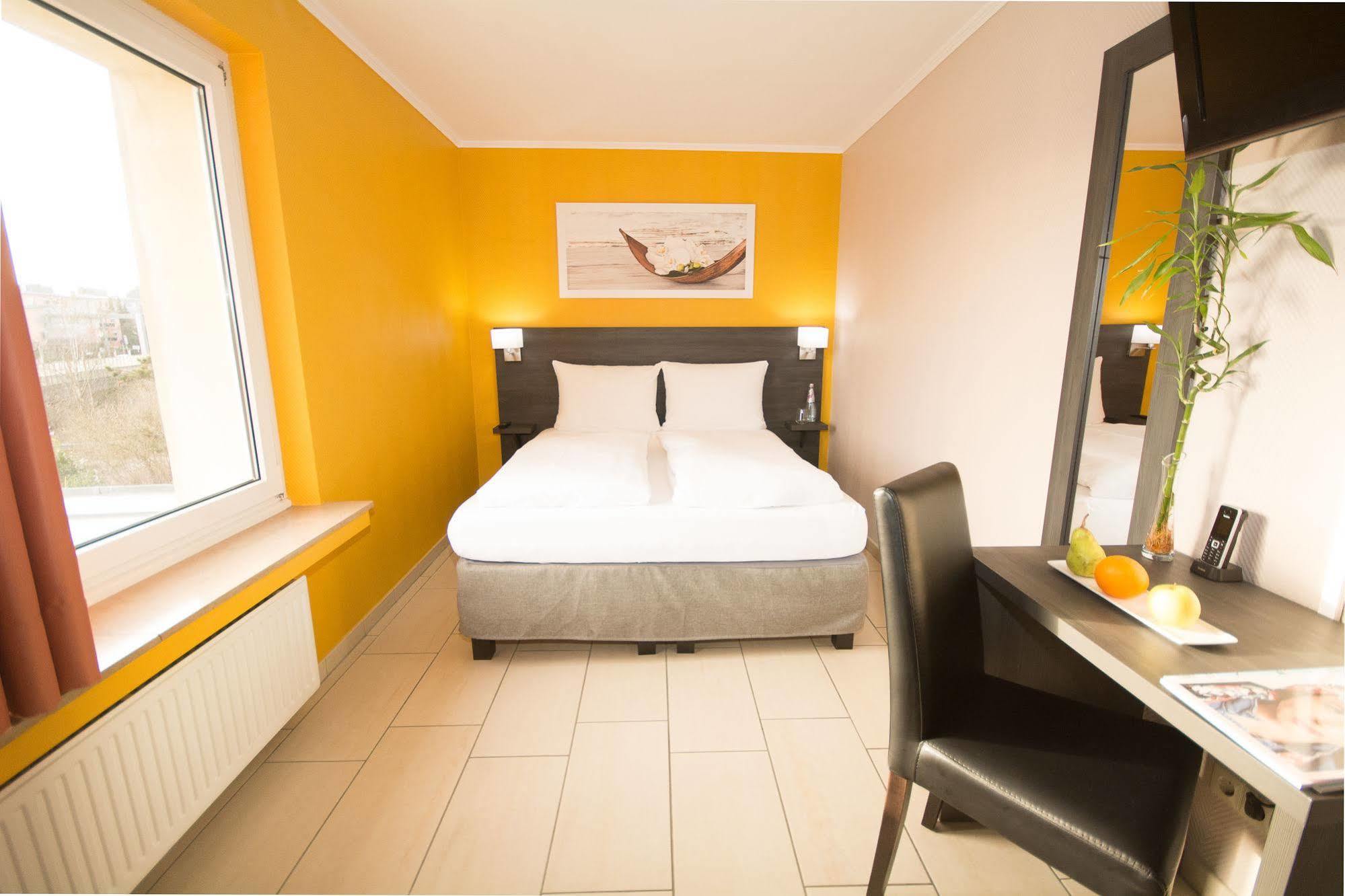 Bivius Hotel Restaurant Luxembourg Strassen Bagian luar foto